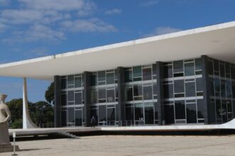 defesa-pede-autorizacao-do-stf-para-que-bolsonaro-possa-operar-ombro