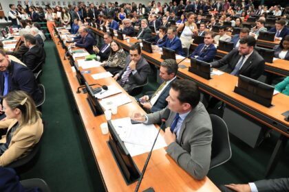 ccj-da-camara-aprova-parecer-favoravel-a-pec-do-fim-da-escala-6×1