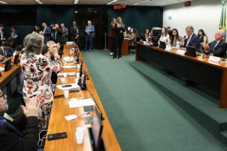 ccj-aprova-admissibilidade-de-propostas-que-acabam-com-escala-6×1