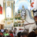fieis-se-concentram-no-centro-do-rio-para-celebrar-dia-de-sao-jorge