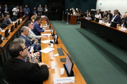 pec-da-escala-6×1-abre-debate-sobre-produtividade-e-hora-trabalhada