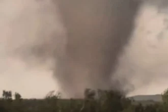 video:-tornado-em-oklahoma-faz-10-feridos-e-destroi-40-casas