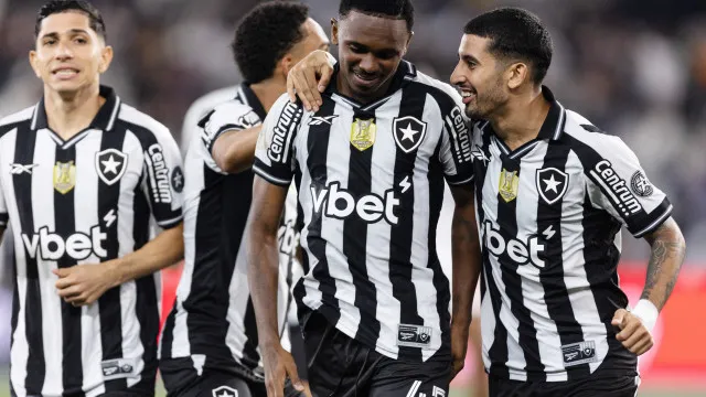 botafogo-deixa-de-lado-a-saida-de-textor-e-foca-no-internacional-pelo-brasileirao