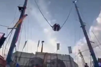 corda-de-atracao-rompe-e-deixa-quatro-pessoas-suspensas-na-espanha;-video