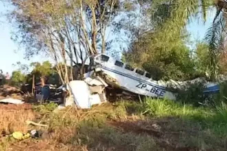 aviao-com-mais-de-r$-15-milhoes-cai-no-paraguai-e-e-saqueado-por-moradores