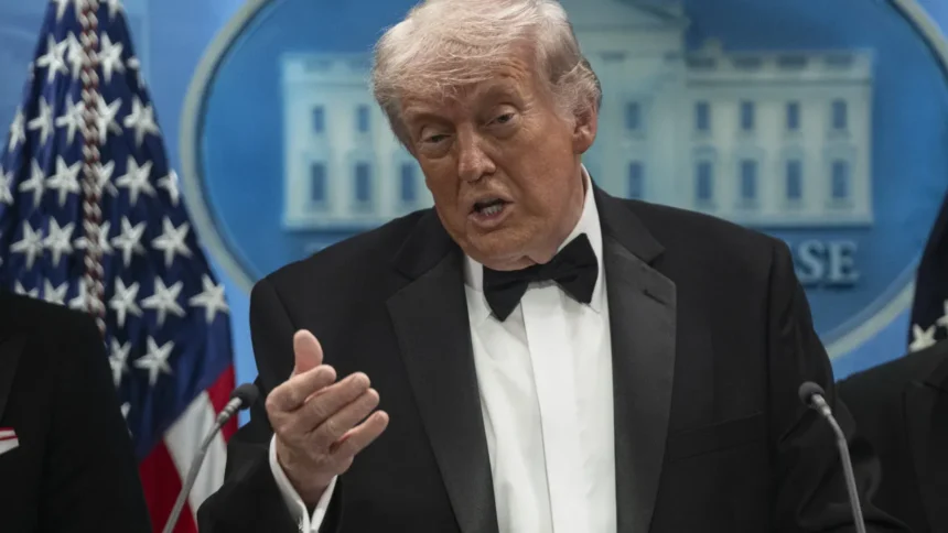 trump-diz-que-motivo-dos-disparos-nao-esta-claro-e-que-atirador-e-‘lobo-solitario’