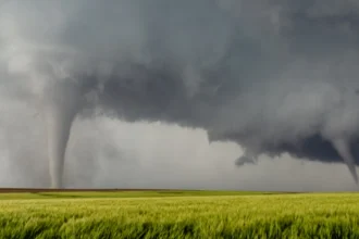tornados-atingem-texas-e-deixam-dois-mortos,-feridos-e-rastro-de-destruicao