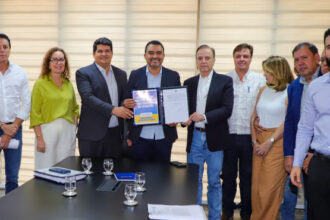 governador-wanderlei-barbosa-assina-contrato-com-hospital-de-amor-para-ampliar-tratamento-oncologico-em-palmas
-–-secom-to