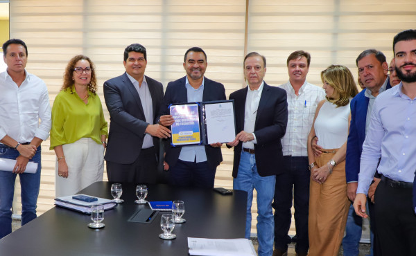 governador-wanderlei-barbosa-assina-contrato-com-hospital-de-amor-para-ampliar-tratamento-oncologico-em-palmas
-–-secom-to
