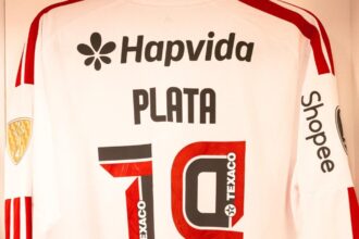 flamengo-estreia-nova-camisa-branca-nesta-quarta,-diante-do-estudiantes