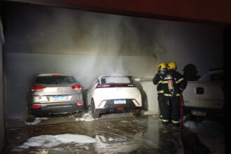 bombeiros-controlam-incendio-em-veiculo-eletrico-em-garagem-de-residencia-em-palmas-–-bombeiros-to