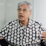 caetano-veloso-agradece-a-otto-alencar-por-corrigir-fala-sobre-ter-pegado-em-armas
