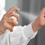perfume-perfeito:-quanto-usar-e-onde-aplicar-para-durar-mais