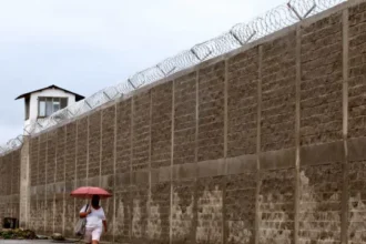 cinco-presos-fogem-da-penitenciaria-estadual-de-alcacuz,-no-rn,-durante-fortes-chuvas