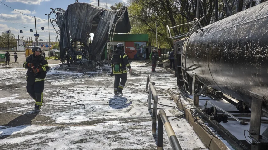 pelo-menos-tres-mortos-em-ataques-russos-e-kiev-bombardeia-petroleiros