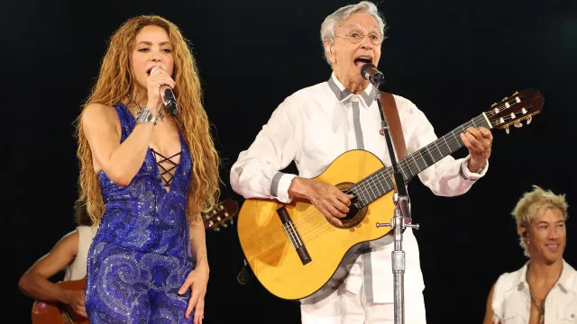 shakira-canta-com-caetano-veloso-e-anitta-em-megashow-e-homenageia-o-brasil