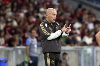 jardim-diz-que-flamengo-‘entregou’-jogo-ao-vasco:-‘tinhamos-que-demonstrar-outra-maturidade’