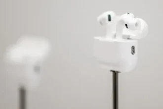 apple-pode-lancar-este-ano-novos-airpods-equipados-com-cameras