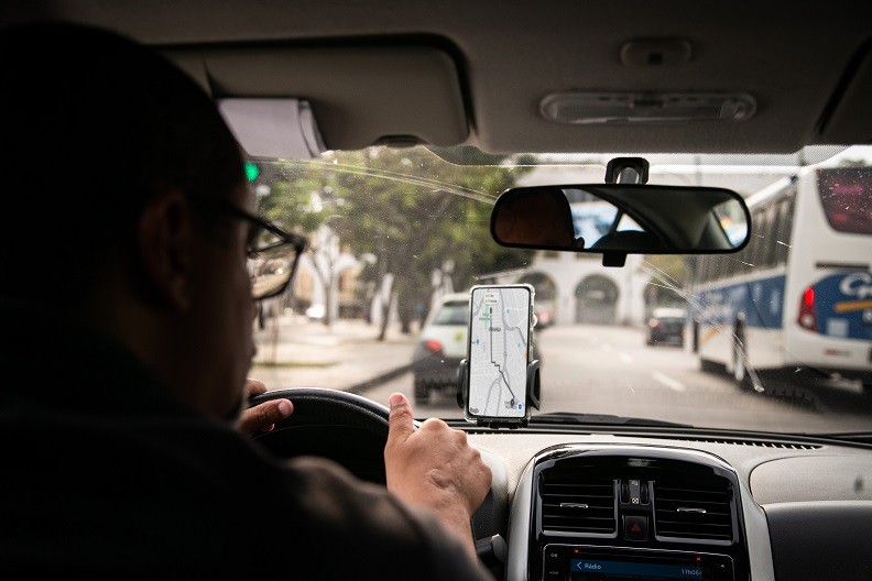 fim-da-escala-6×1:-ala-da-camara-quer-incluir-regras-trabalhistas-em-pec-e-afastar-vinculo-de-motoristas-de-app