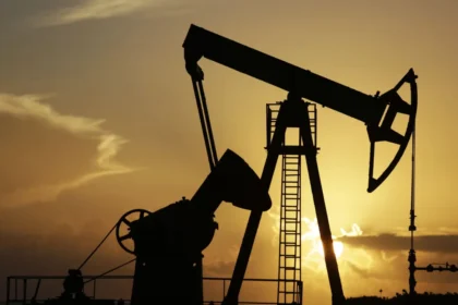 emirados-arabes-acusam-ira-de-atacar-zona-petrolifera