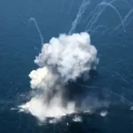 ira-atinge-navio-de-guerra-dos-eua-com-misseis-no-estreito-de-ormuz
