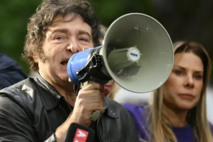 imprensa-volta-a-sede-do-governo-milei-apos-11-dias-de-bloqueio-a-jornalistas
