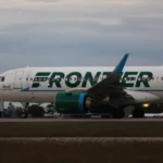 pedestre-morre-atropelado-por-aviao-no-aeroporto-de-denver;-ha-12-feridos
