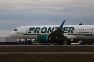 pedestre-morre-atropelado-por-aviao-no-aeroporto-de-denver;-ha-12-feridos