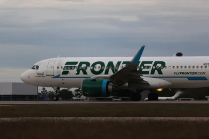 pedestre-morre-atropelado-por-aviao-no-aeroporto-de-denver;-ha-12-feridos