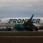 pedestre-morre-atropelado-por-aviao-no-aeroporto-de-denver;-ha-12-feridos