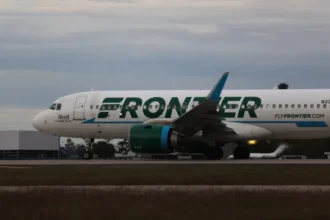 pedestre-morre-atropelado-por-aviao-no-aeroporto-de-denver;-ha-12-feridos