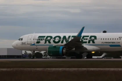 pedestre-morre-atropelado-por-aviao-no-aeroporto-de-denver;-ha-12-feridos