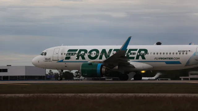 pedestre-morre-atropelado-por-aviao-no-aeroporto-de-denver;-ha-12-feridos