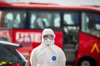 hantavirus:-as-imagens-da-operacao-“inedita”-no-cruzeiro-em-tenerife