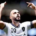 arthur-cabral-marca-no-fim-e-da-empate-ao-botafogo-contra-o-atletico-mg