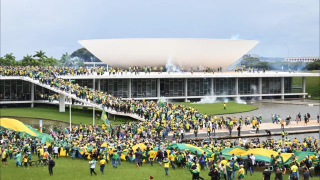 oposicao-comeca-a-coletar-assinaturas-de-pec-para-anistiar-presos-do-8-de-janeiro