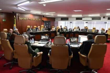 superior-tribunal-militar-condena-suboficial-da-marinha-por-assedio-sexual-contra-cabo-trans