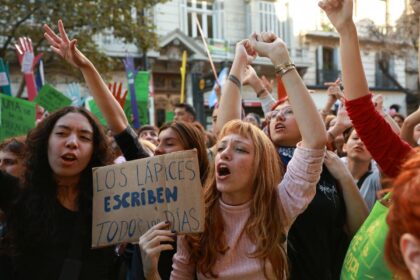 marcha-universitaria-protesta-contra-cortes-de-milei