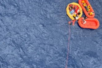 onze-pessoas-resgatadas-com-vida-apos-queda-de-aviao-no-mar:-“milagre”