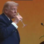 viralizou:-trump-faz-careta-ao-beber-champanhe-oferecido-por-xi-jinping