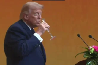 viralizou:-trump-faz-careta-ao-beber-champanhe-oferecido-por-xi-jinping