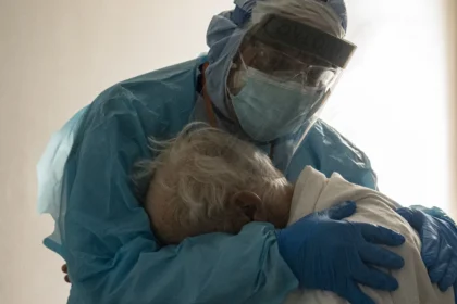 pandemia-de-covid-causou-22,1-milhoes-de-mortes,-o-triplo-do-registrado-inicialmente,-diz-oms