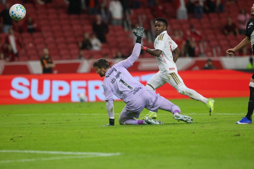‘o-adversario-entrou-para-a-guerra,-nos,-para-desfilar’,-desabafa-renato-gaucho-apos-goleada-do-internacional-sobre-o-vasco
