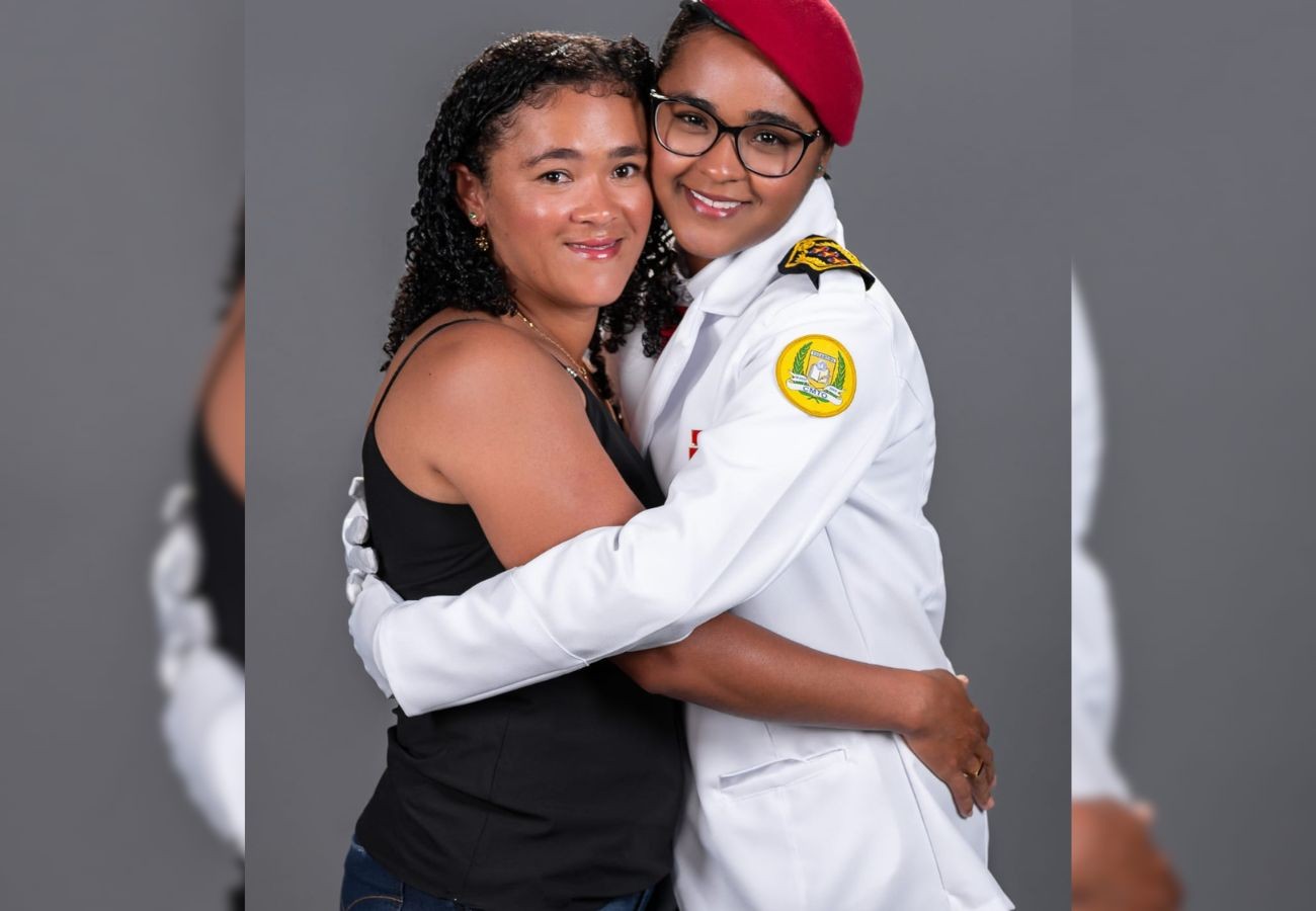 aprovada-em-veterinaria,-jovem-estuda-na-mesma-universidade-onde-a-mae-trabalha-nos-servicos-gerai-‘e-muito-especial’
