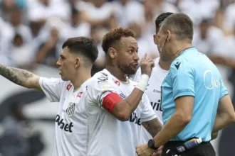 neymar-deixa-jogo-apos-erro-da-arbitragem-e-santos-e-atropelado-pelo-coxa