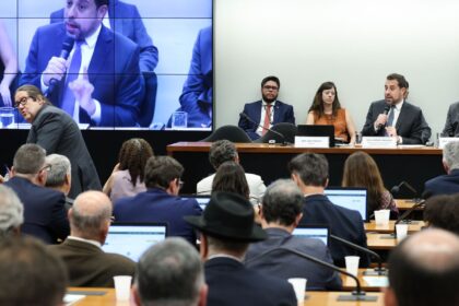 pec-da-escala-6×1:-audiencia-e-parecer-do-relator-marcam-a-semana