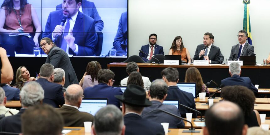 pec-da-escala-6×1:-audiencia-e-parecer-do-relator-marcam-a-semana