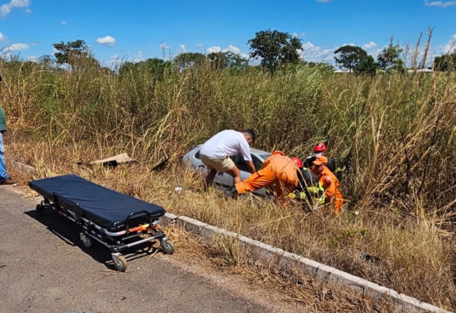 jovem-morre-em-acidente-envolvendo-carro-e-carreta-na-br-153