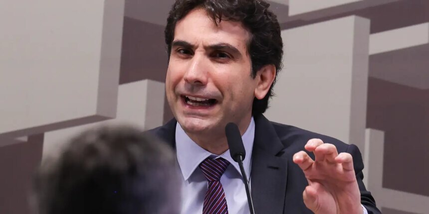 galipolo-diz-que-suposta-ligacao-entre-servidores-e-master-abalou-bc