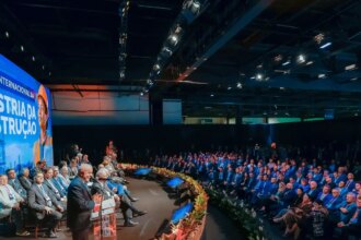 a-empresarios-do-setor-de-construcao,-lula-defende-fim-da-escala-6×1